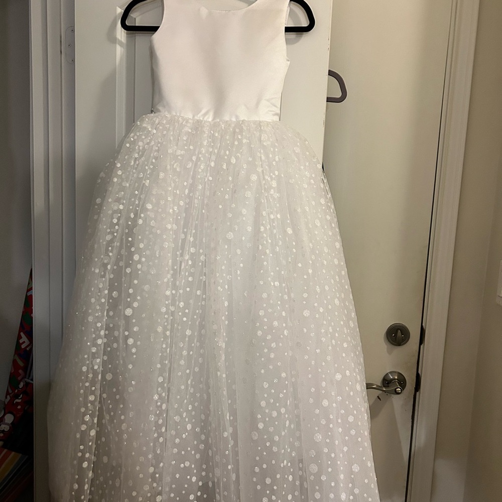 Elegant White Sleeveless Gown